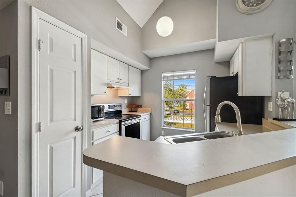 For Rent: $2,025 (2 beds, 2 baths, 1168 Square Feet)