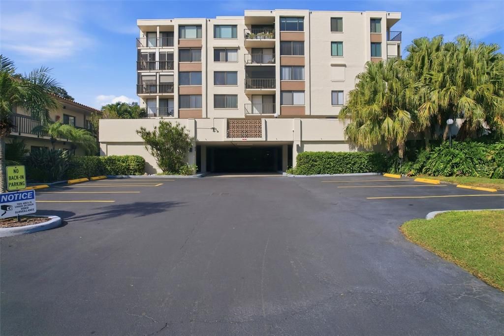 For Sale: $249,000 (2 beds, 2 baths, 890 Square Feet)