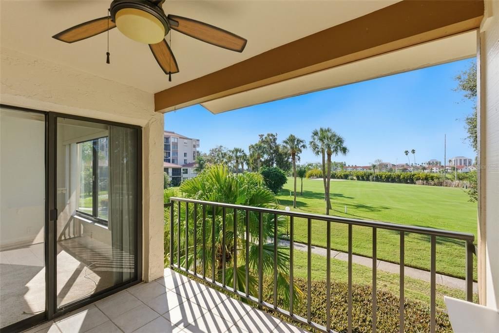 For Sale: $249,000 (2 beds, 2 baths, 890 Square Feet)