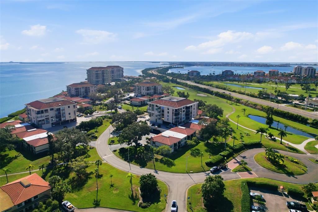 For Sale: $249,000 (2 beds, 2 baths, 890 Square Feet)