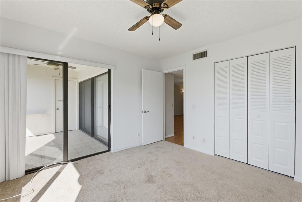 For Sale: $249,000 (2 beds, 2 baths, 890 Square Feet)