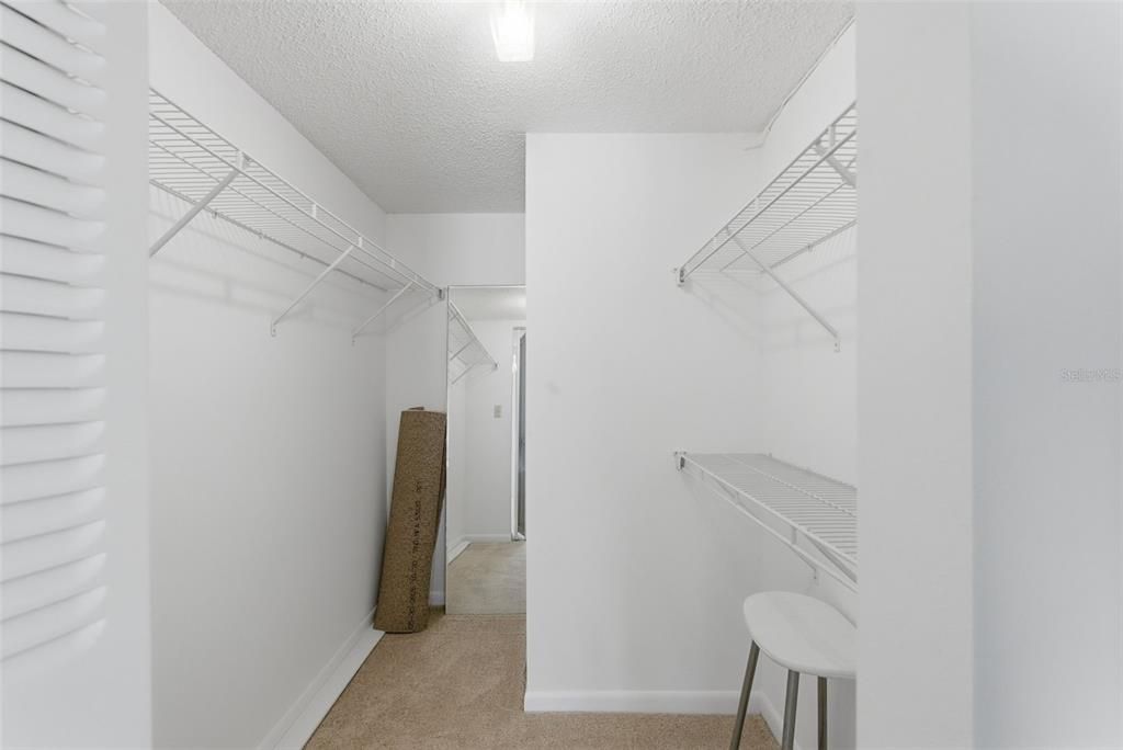 For Sale: $249,000 (2 beds, 2 baths, 890 Square Feet)