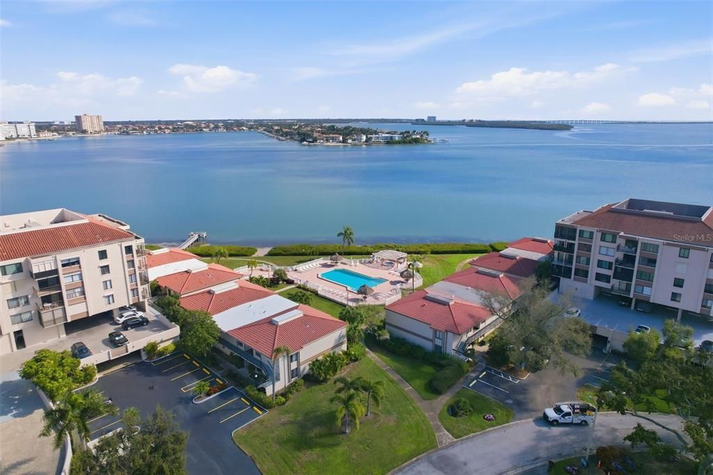 For Sale: $249,000 (2 beds, 2 baths, 890 Square Feet)