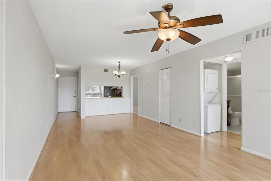 For Sale: $249,000 (2 beds, 2 baths, 890 Square Feet)