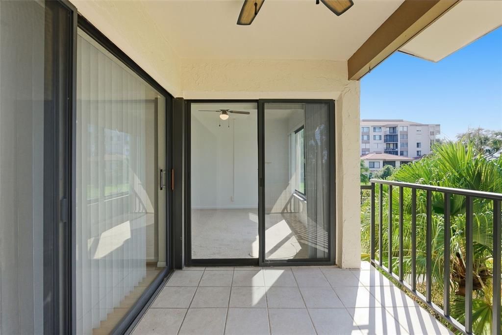 For Sale: $249,000 (2 beds, 2 baths, 890 Square Feet)