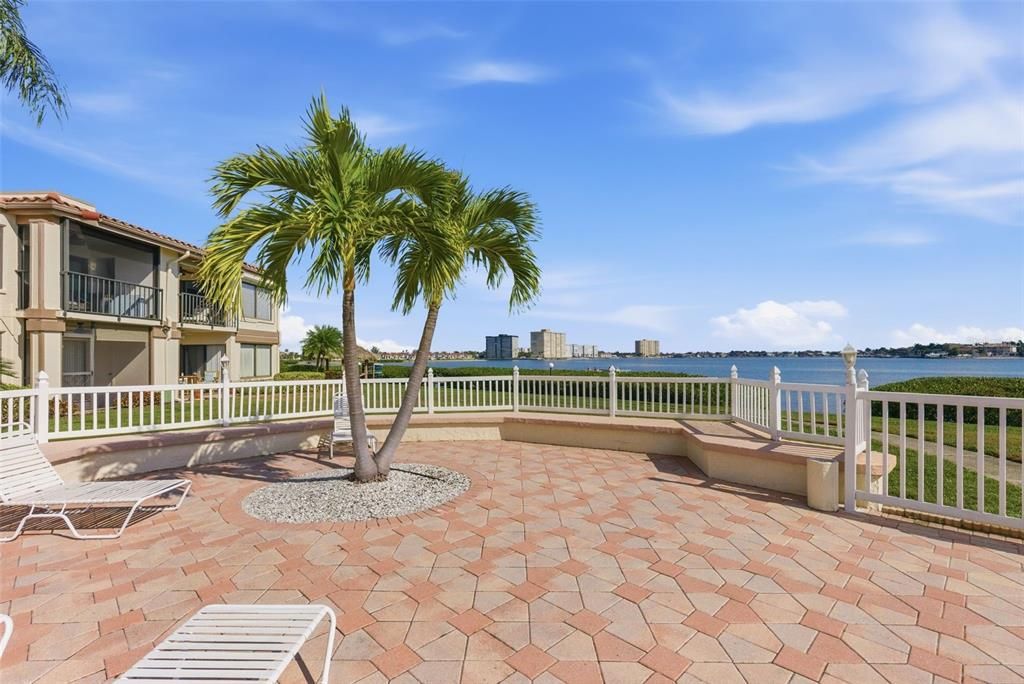 For Sale: $249,000 (2 beds, 2 baths, 890 Square Feet)