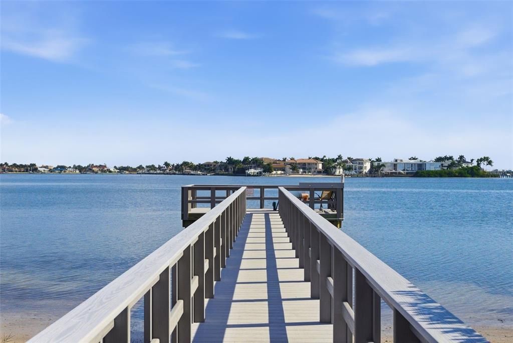 For Sale: $249,000 (2 beds, 2 baths, 890 Square Feet)