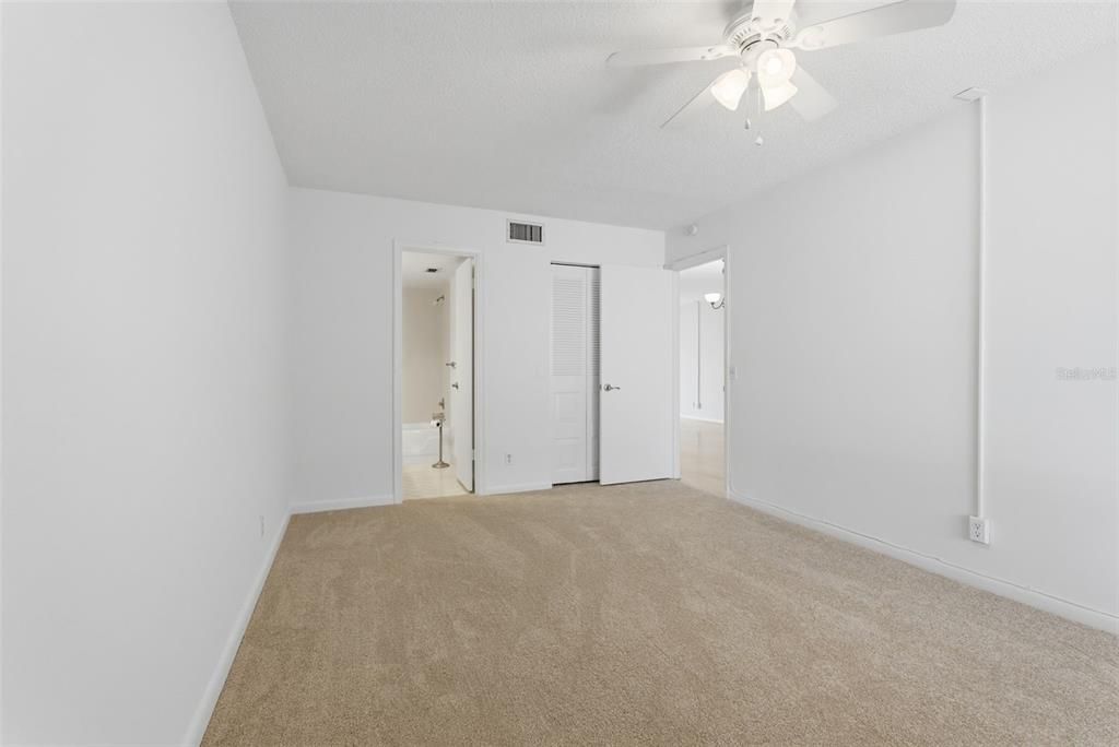 For Sale: $249,000 (2 beds, 2 baths, 890 Square Feet)