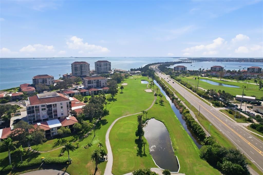 For Sale: $249,000 (2 beds, 2 baths, 890 Square Feet)