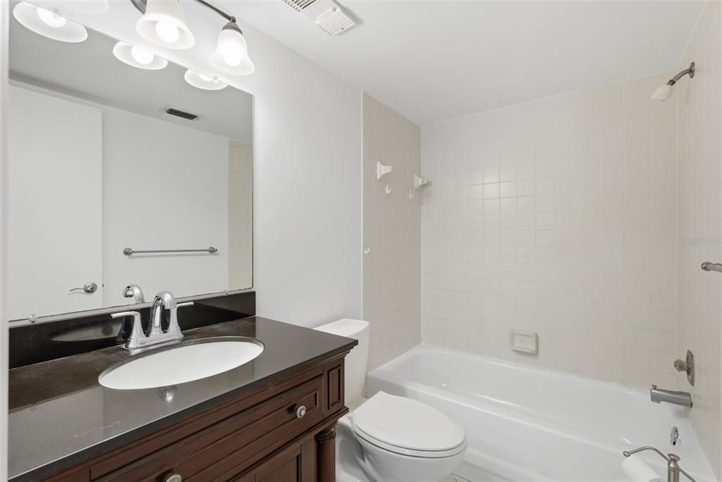 For Sale: $249,000 (2 beds, 2 baths, 890 Square Feet)