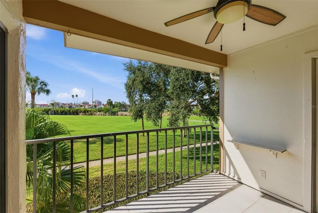 For Sale: $249,000 (2 beds, 2 baths, 890 Square Feet)