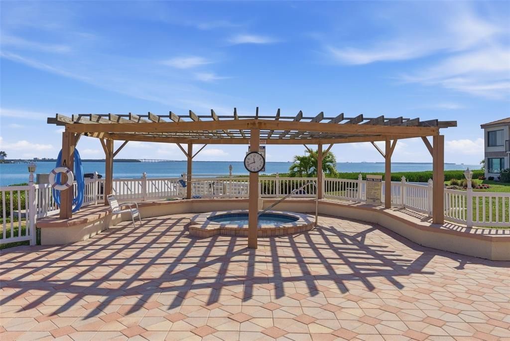 For Sale: $249,000 (2 beds, 2 baths, 890 Square Feet)