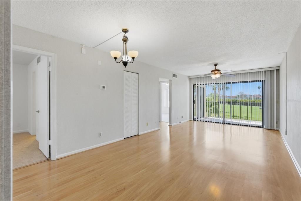 For Sale: $249,000 (2 beds, 2 baths, 890 Square Feet)