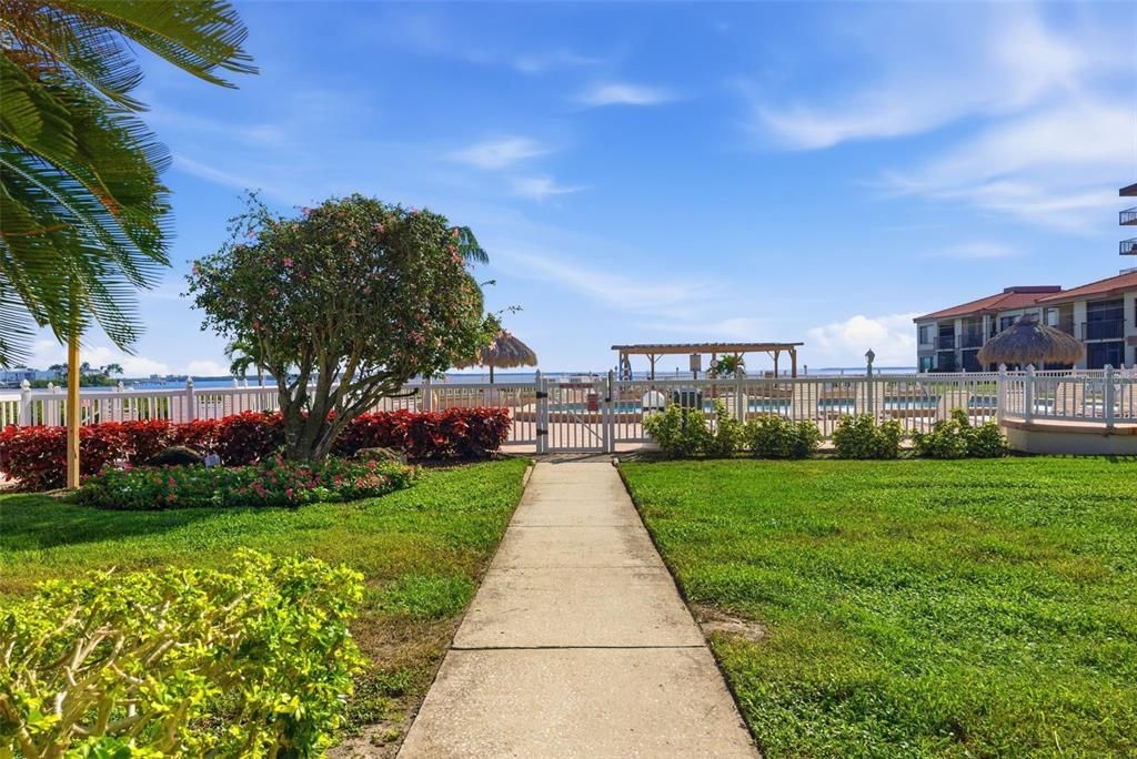 For Sale: $249,000 (2 beds, 2 baths, 890 Square Feet)