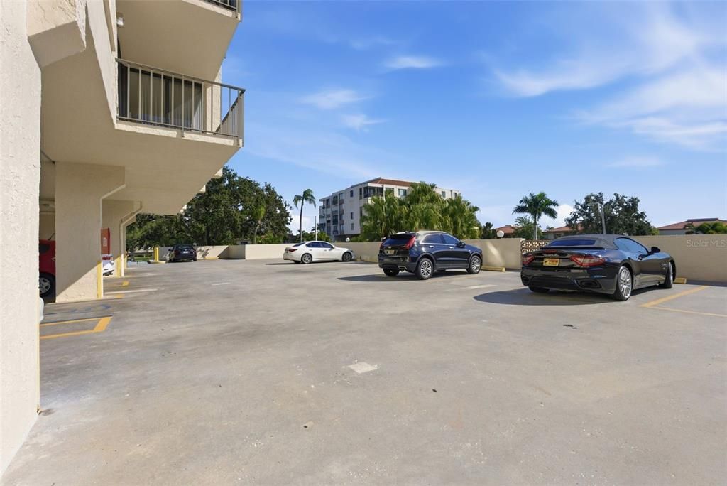 For Sale: $249,000 (2 beds, 2 baths, 890 Square Feet)