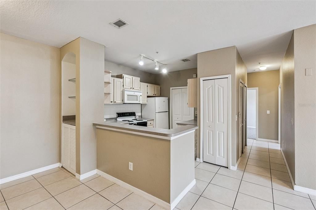 待售: $210,000 (3 贝兹, 2 浴室, 1205 平方英尺)