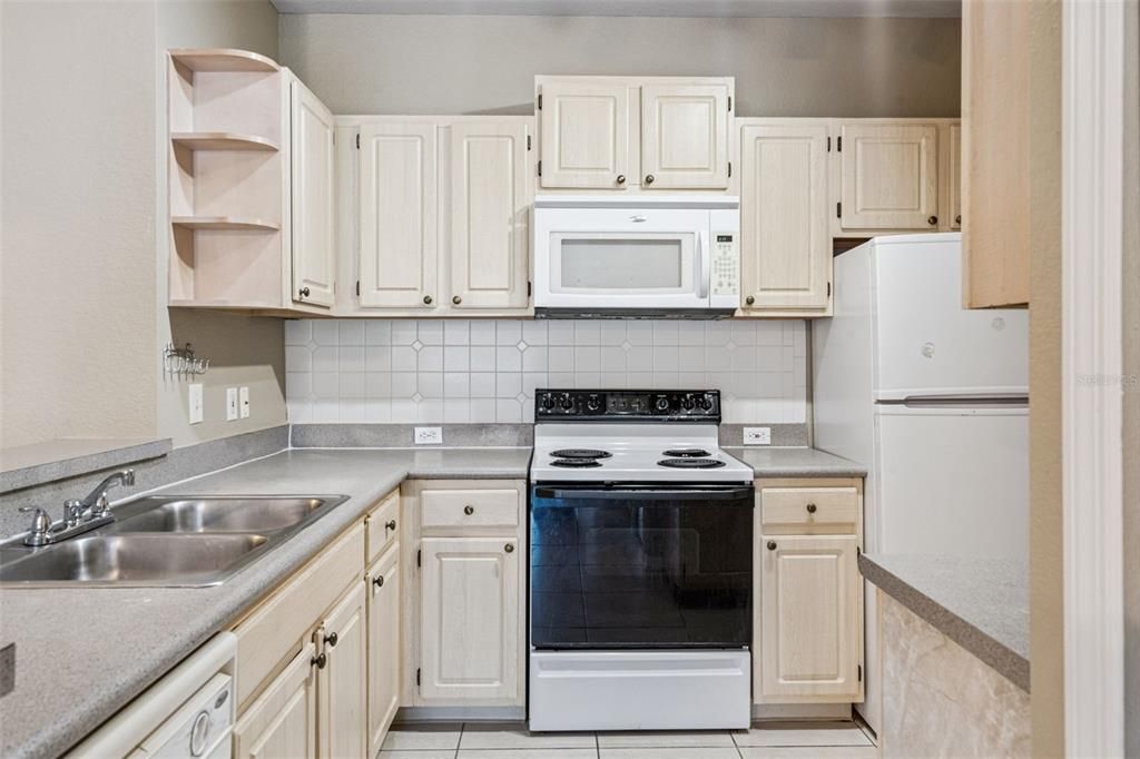 待售: $210,000 (3 贝兹, 2 浴室, 1205 平方英尺)