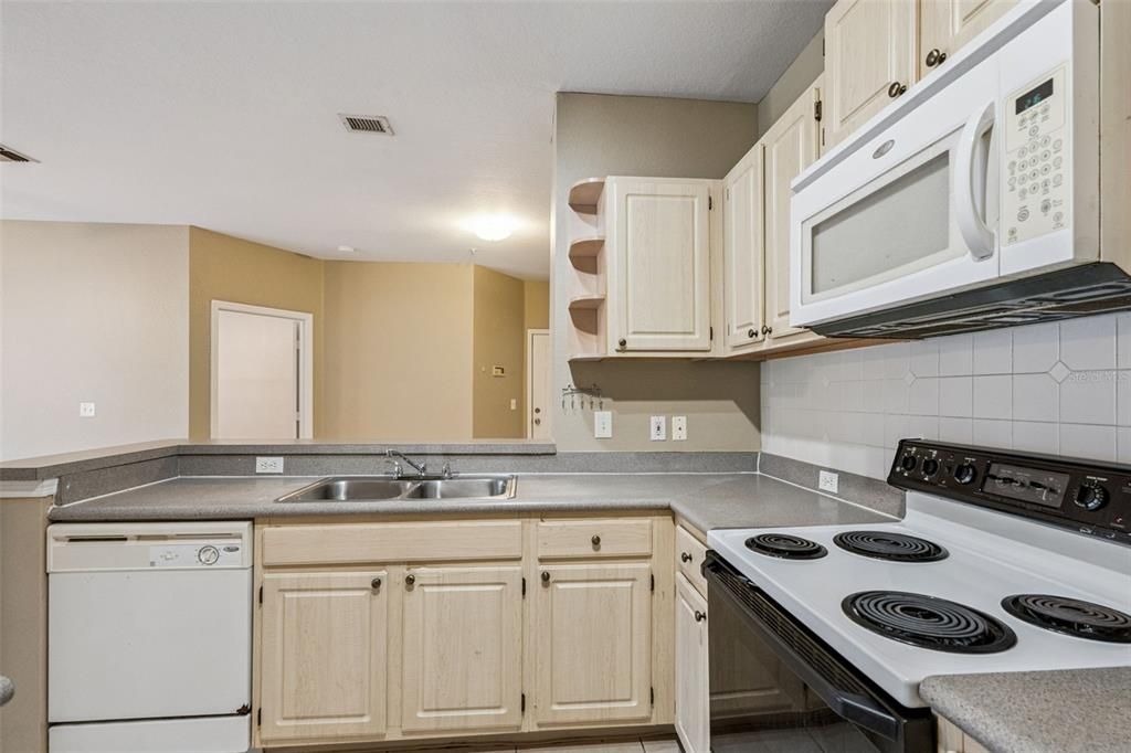 待售: $210,000 (3 贝兹, 2 浴室, 1205 平方英尺)