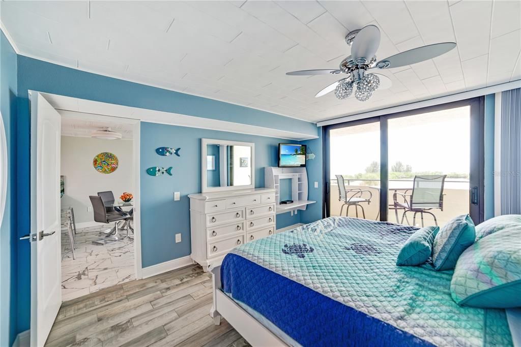 待售: $249,000 (1 贝兹, 1 浴室, 733 平方英尺)