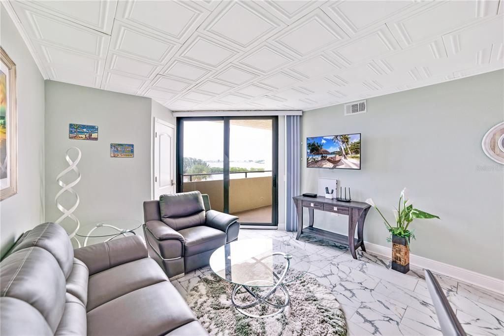 待售: $249,000 (1 贝兹, 1 浴室, 733 平方英尺)