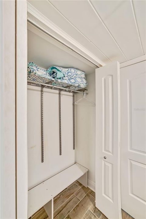 待售: $249,000 (1 贝兹, 1 浴室, 733 平方英尺)