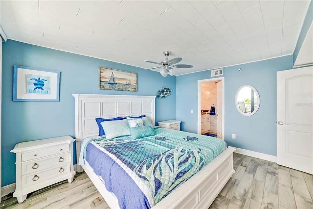 待售: $249,000 (1 贝兹, 1 浴室, 733 平方英尺)