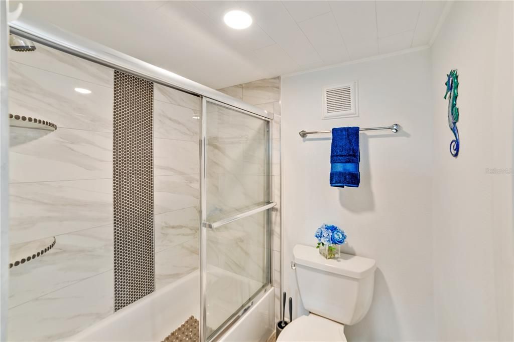 待售: $249,000 (1 贝兹, 1 浴室, 733 平方英尺)