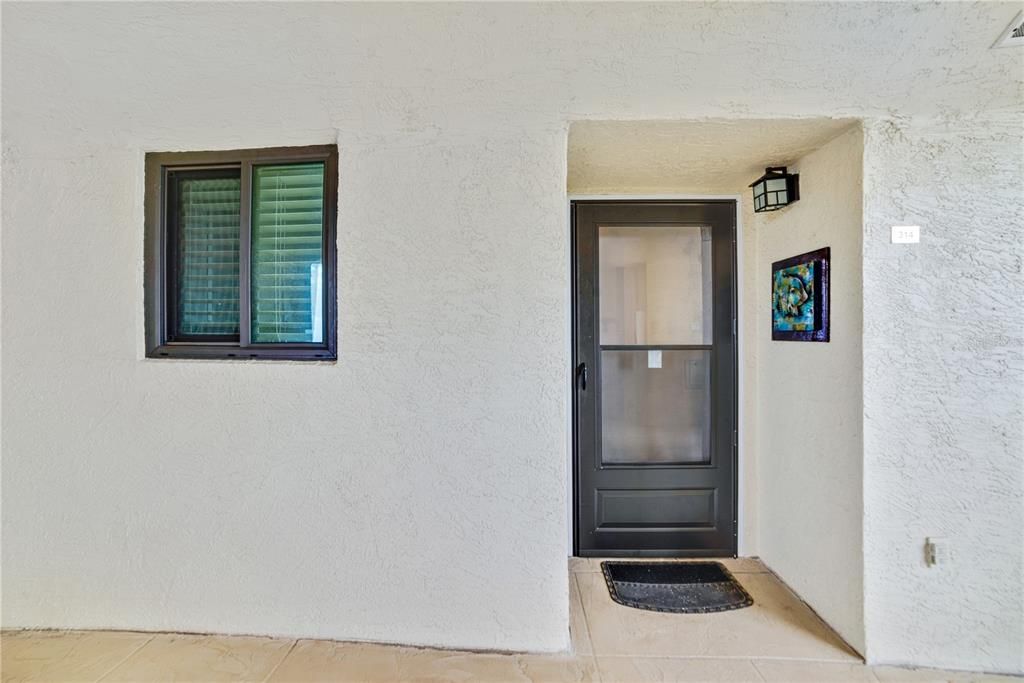 待售: $249,000 (1 贝兹, 1 浴室, 733 平方英尺)