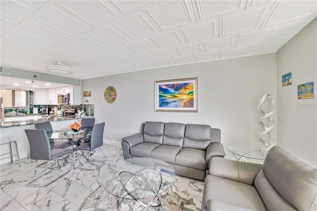 待售: $249,000 (1 贝兹, 1 浴室, 733 平方英尺)