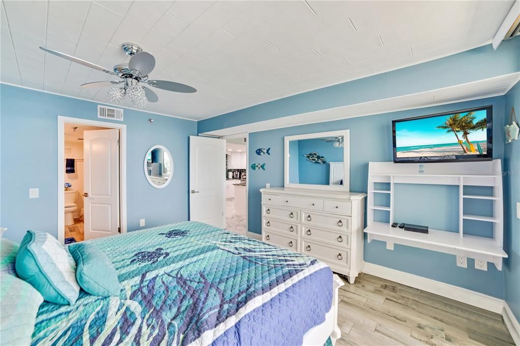 待售: $249,000 (1 贝兹, 1 浴室, 733 平方英尺)