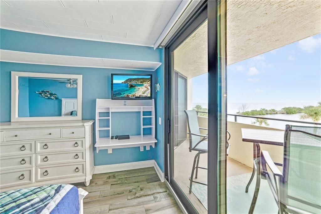 待售: $249,000 (1 贝兹, 1 浴室, 733 平方英尺)