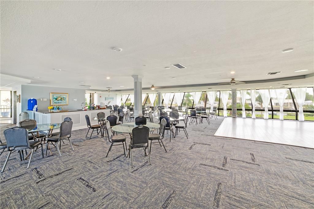 待售: $249,000 (1 贝兹, 1 浴室, 733 平方英尺)