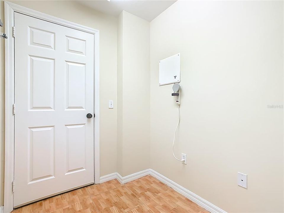 待售: $274,000 (2 贝兹, 2 浴室, 1405 平方英尺)