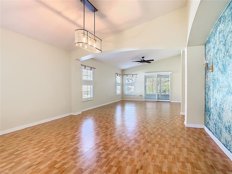 待售: $274,000 (2 贝兹, 2 浴室, 1405 平方英尺)