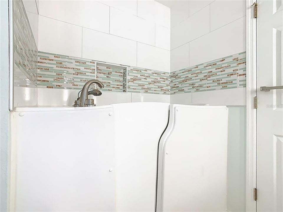 待售: $274,000 (2 贝兹, 2 浴室, 1405 平方英尺)