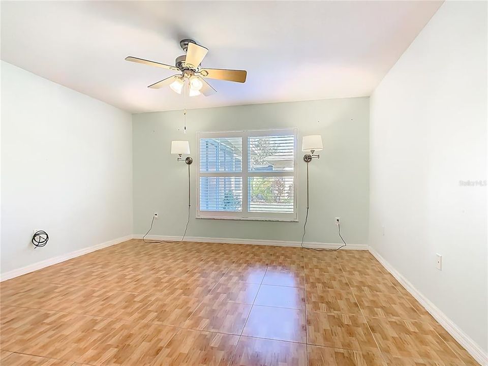 待售: $274,000 (2 贝兹, 2 浴室, 1405 平方英尺)