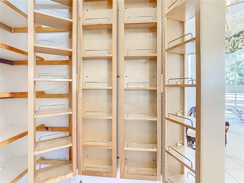 待售: $274,000 (2 贝兹, 2 浴室, 1405 平方英尺)