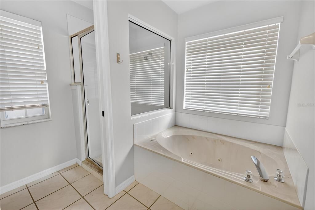 For Sale: $305,000 (3 beds, 2 baths, 1701 Square Feet)