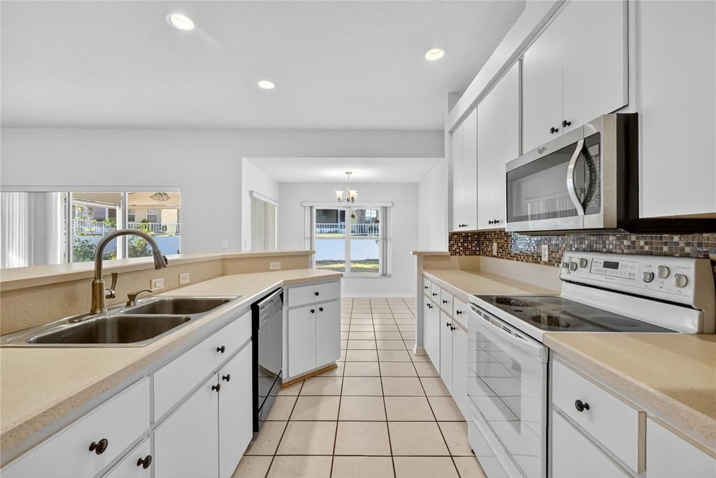 For Sale: $305,000 (3 beds, 2 baths, 1701 Square Feet)