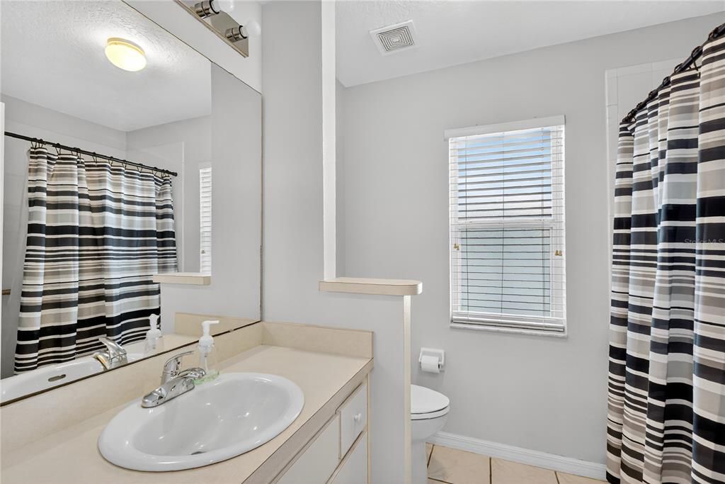 For Sale: $305,000 (3 beds, 2 baths, 1701 Square Feet)