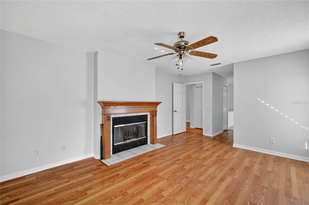 For Sale: $305,000 (3 beds, 2 baths, 1701 Square Feet)