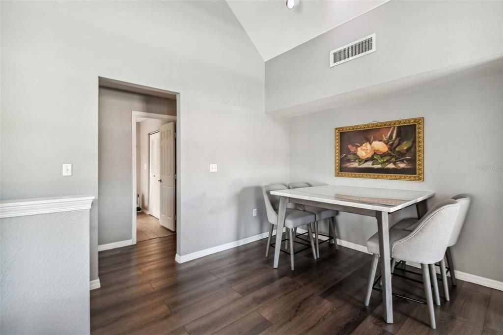 For Sale: $265,000 (2 beds, 2 baths, 1168 Square Feet)