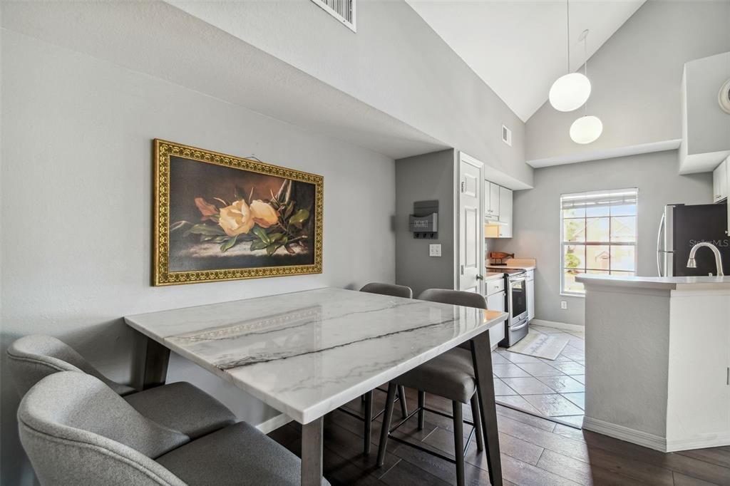 For Sale: $265,000 (2 beds, 2 baths, 1168 Square Feet)