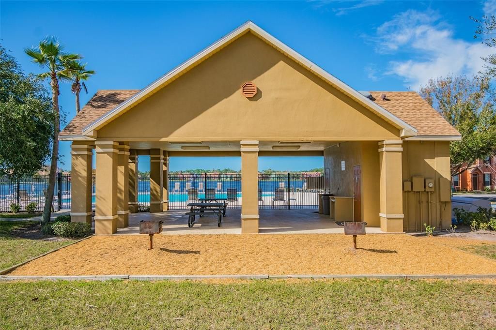 For Sale: $265,000 (2 beds, 2 baths, 1168 Square Feet)