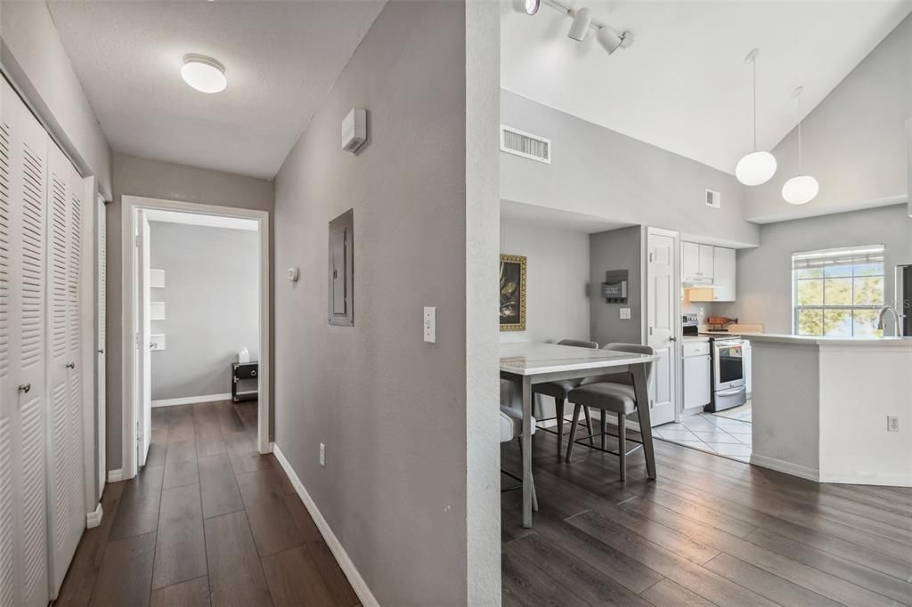 For Sale: $265,000 (2 beds, 2 baths, 1168 Square Feet)