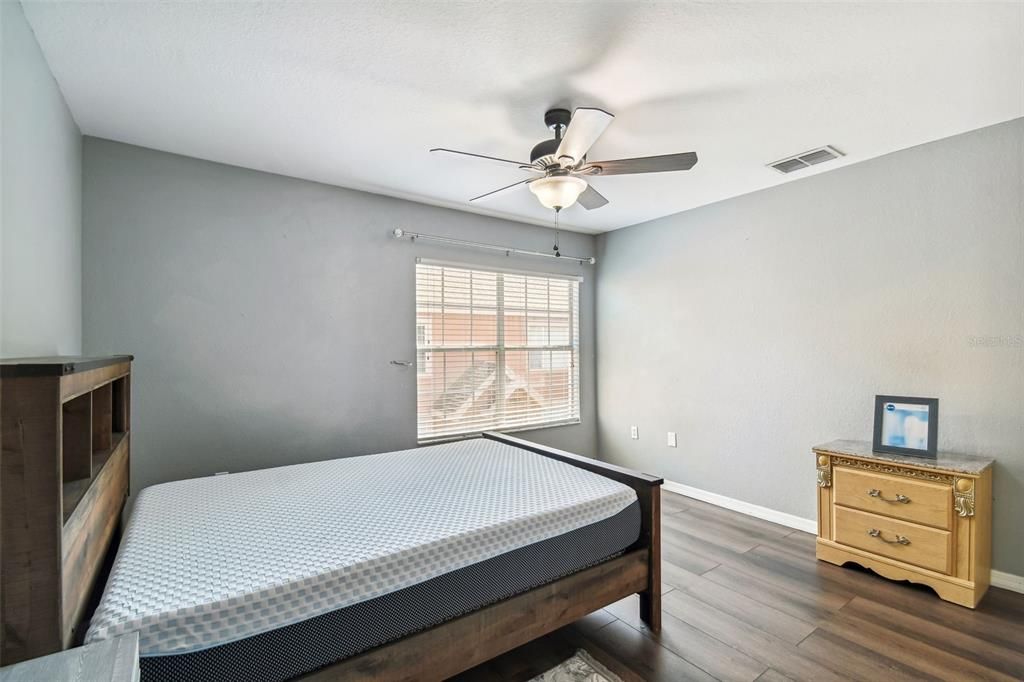 For Sale: $265,000 (2 beds, 2 baths, 1168 Square Feet)