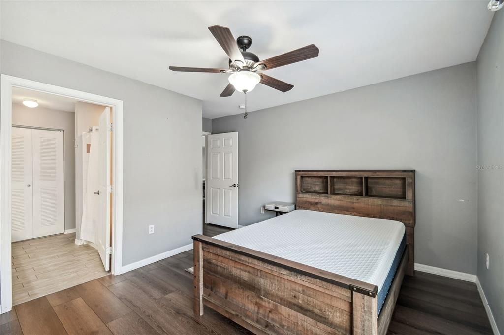For Sale: $265,000 (2 beds, 2 baths, 1168 Square Feet)