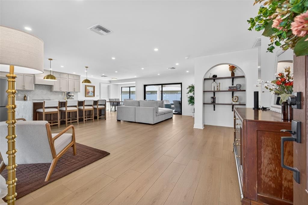 待售: $665,000 (3 贝兹, 2 浴室, 1823 平方英尺)