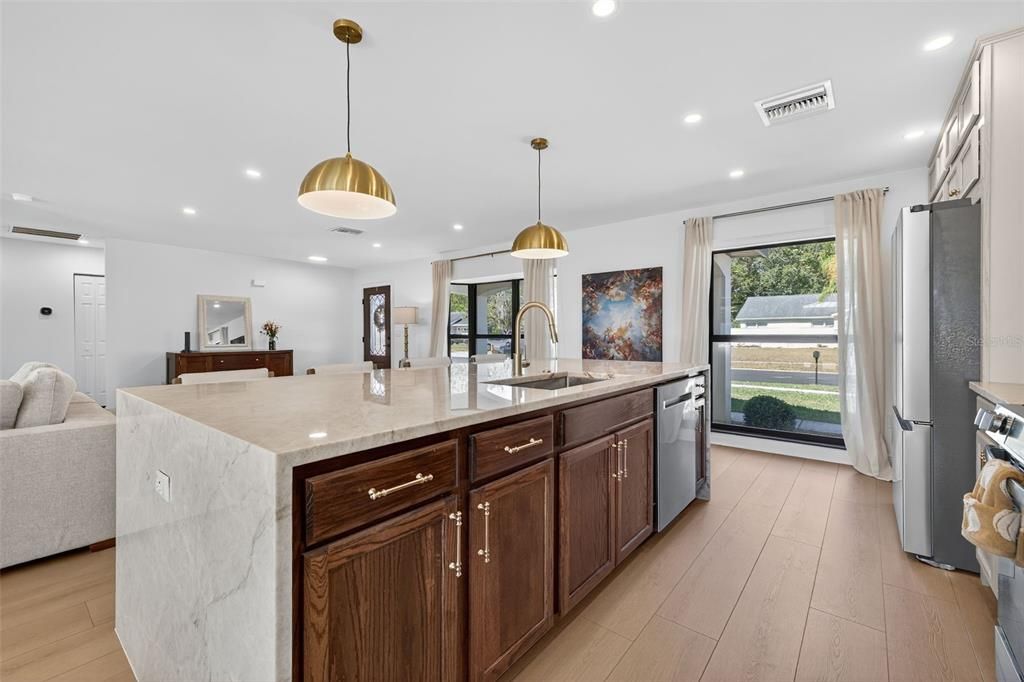 待售: $665,000 (3 贝兹, 2 浴室, 1823 平方英尺)