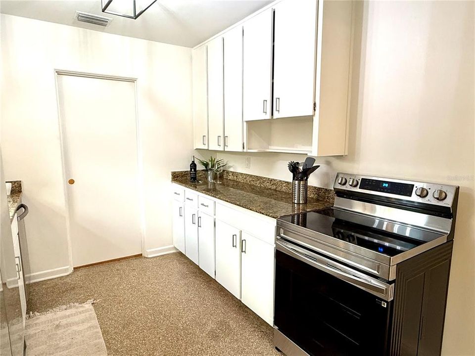 For Rent: $3,100 (3 beds, 2 baths, 1605 Square Feet)